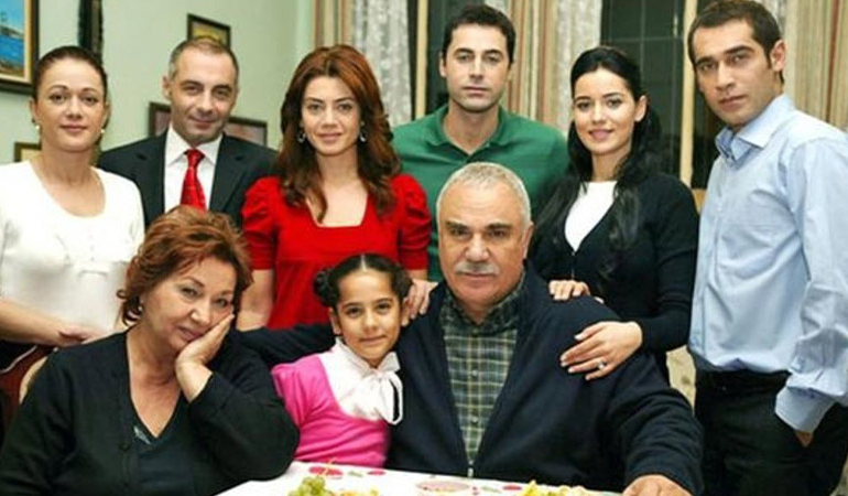 ‘Yaprak Dökümü’ gündem oldu: Bin 500 lira maaşa böyle sevinmişler