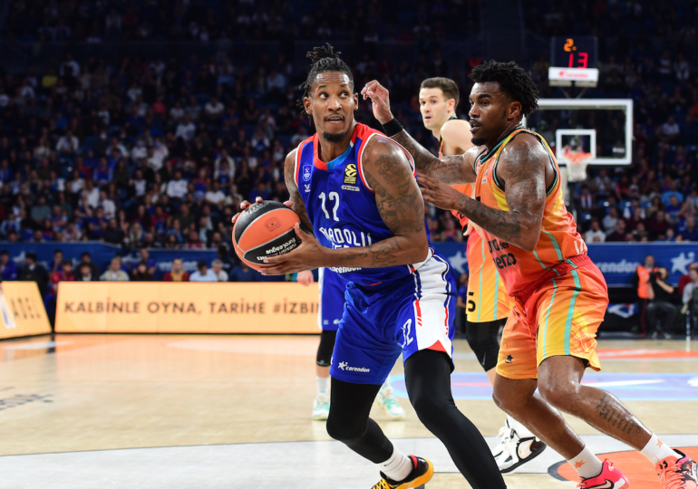Anadolu Efes, EuroLeague’de kıl payı kaybetti