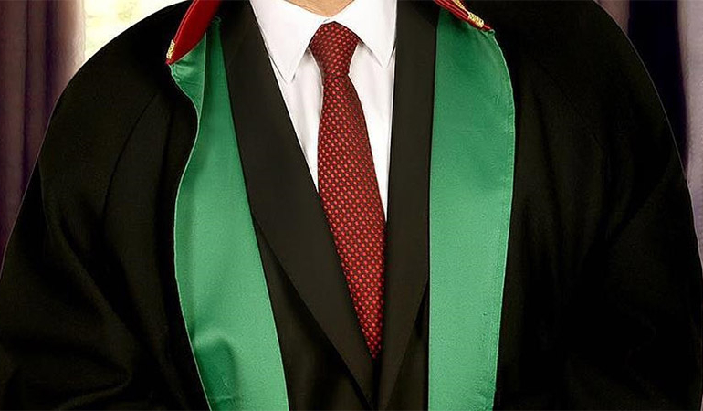 Avukattan iş başvurusunda ‘etek’ şartı