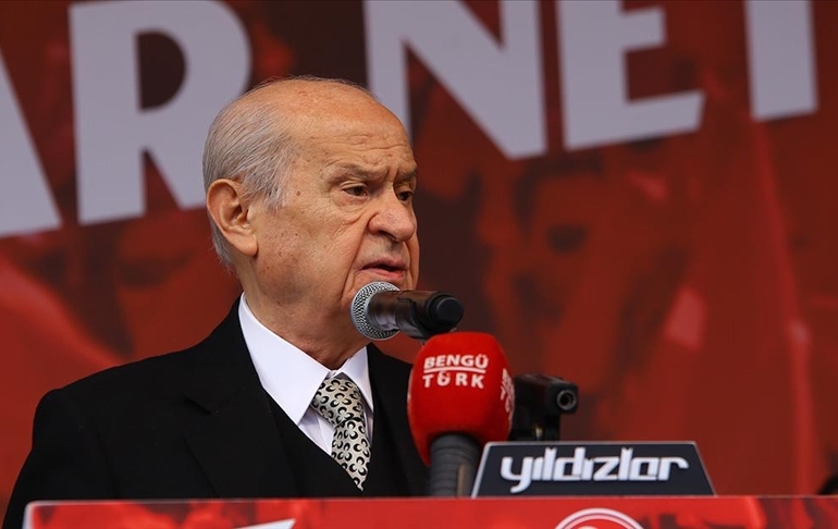 Bahçeli’nin konuşması bir anda neden durdu?