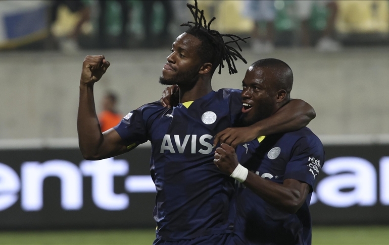 AEK Larnaca deplasmanında kazanan Fenerbahçe gruptan çıkmayı garantiledi