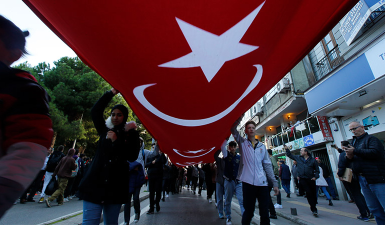 1919 metrelik Türk bayrağıyla Cumhuriyet Yürüyüşü