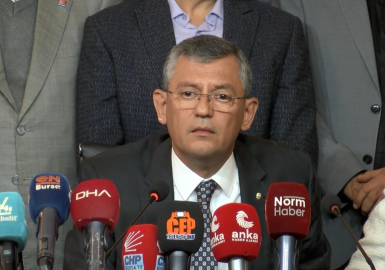 AKP ile CHP yakınlaşıyor mu? Özgür Özel’den ‘başörtüsü’ açıklaması