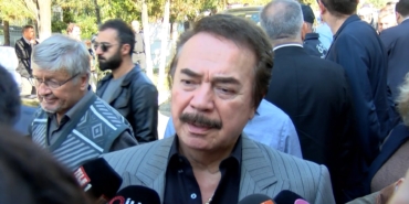 SANATCI ORHAN GENCEBAY " COK BUYUK BIR ISMI KAYBETTIK" DEDI. (FOTO:DHA)