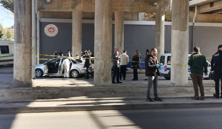 Polis memuru, eşi ve kayınpederini öldürüp intihar etti