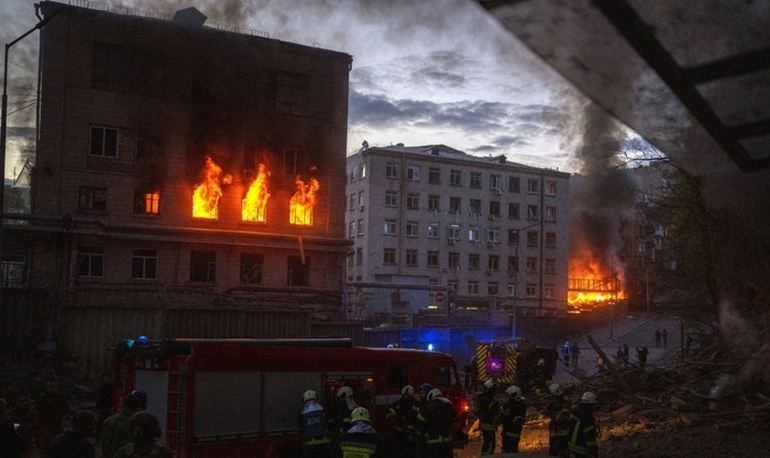 Kerç misillemesi… Kiev’de peş peşe patlamalar