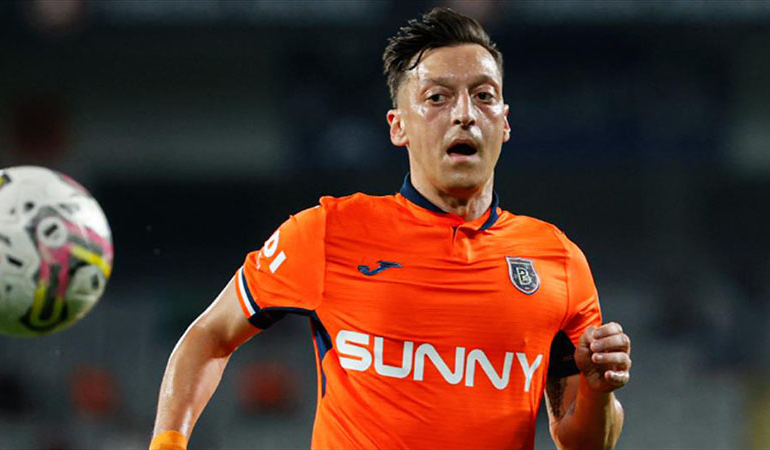 Mesut Özil 3 ay sahalardan uzak kalacak