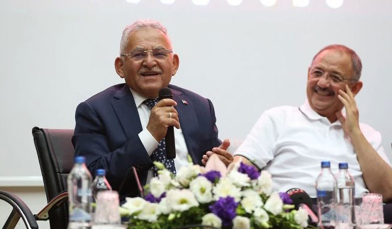 Vatandaşın sıkıntısını dinleyen AKP’lilerin mikrofonu açık kaldı: He de geç