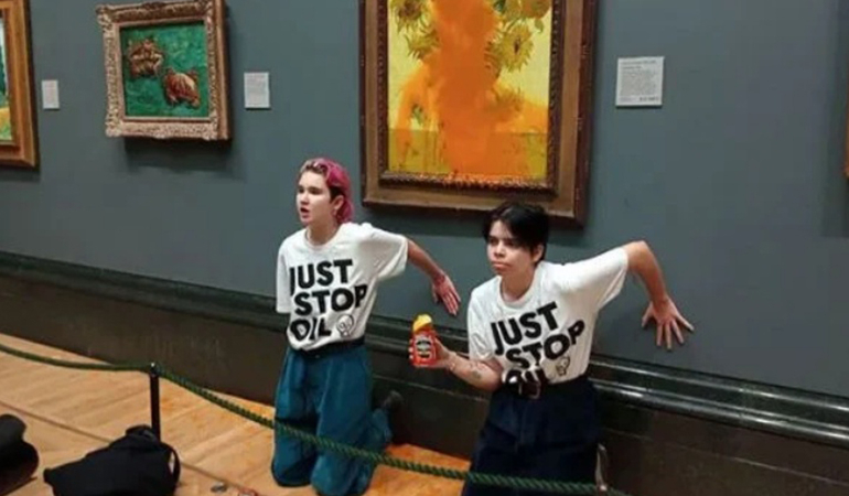 Milyon dolarlık Van Gogh tablosuna çorba fırlattılar