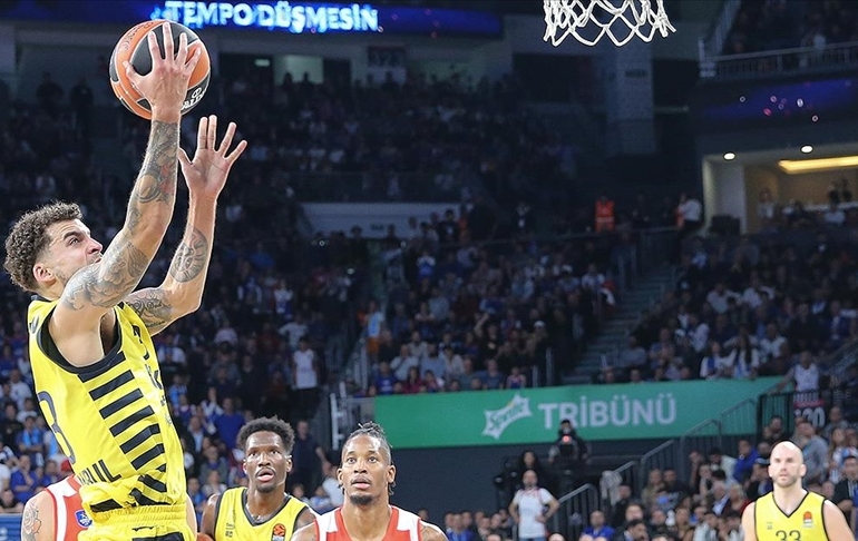 Euroleague’de Türk derbisinde Fenerbahçe Anadolu Efes’i de geçti