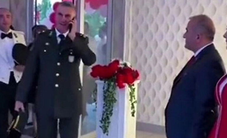 30 Ağustos resepsiyonunda valinin elini sıkmayan subaylar görevden alındı