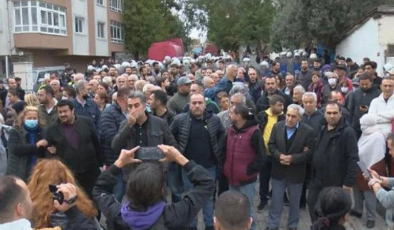 Tozkoparan’da yıkım anı: Kapılar koçbaşları ile kırıldı