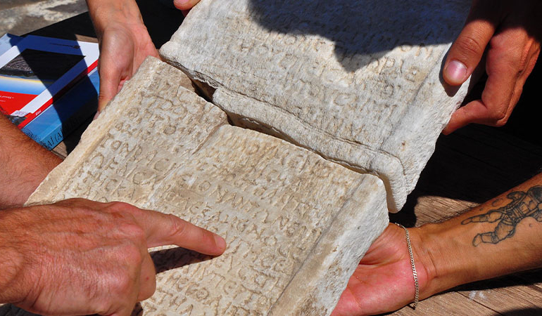 1800 yıllık yazıtın sırrı ortaya çıktı