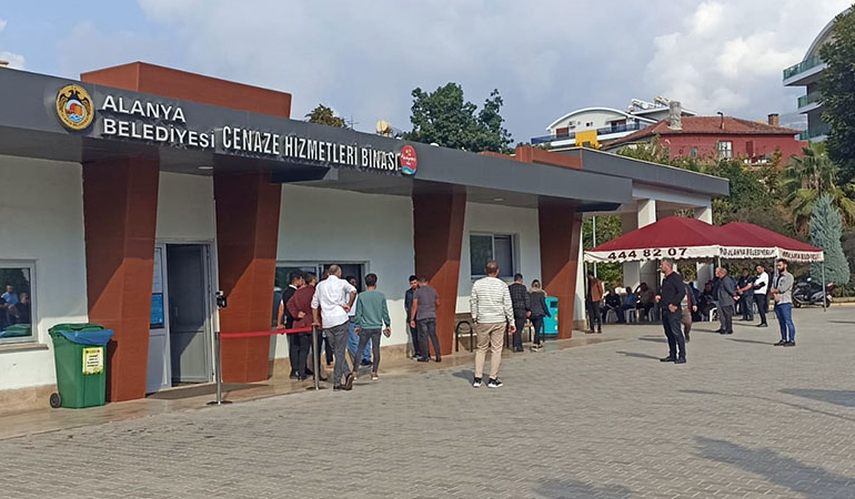 Alanya’da 5. kattan poşet içerisinde yeni doğan bebek atıldı