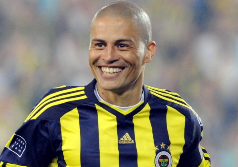 Alex de Souza Fenerbahçelileri heyecanlandırdı: ‘Yuvama dönüyorum’