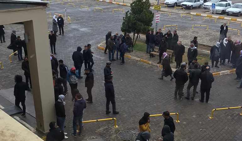 Sokak ortasında silahlı aşiret kavgası