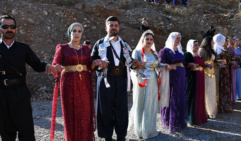 5 bin kişilik aşiret düğünü: Takılan takı dudak uçuklattı