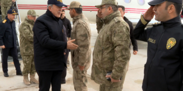 bakan-akar-ve-tsk-komuta-kademesi-sinir-hattinda_3967_dhaphoto1