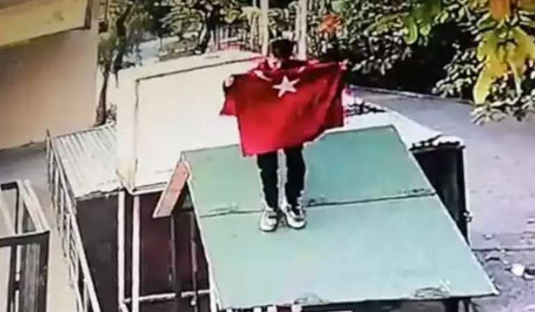 Çalındı sanılan Türk bayrağı bakın nereden çıktı
