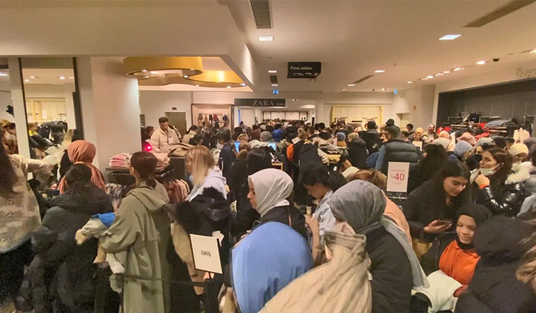 İstanbul’da ‘muhteşem cuma’ izdihamı