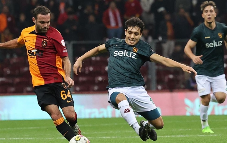 Galatasaray, Ofspor karşısında geriden gelip kazandı