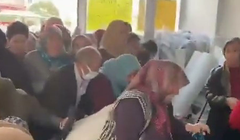 İndirimli halı izdihamı: 2 kişi hastanelik oldu