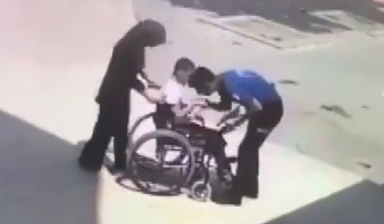 Polis memurundan kas hastası gence şefkat eli