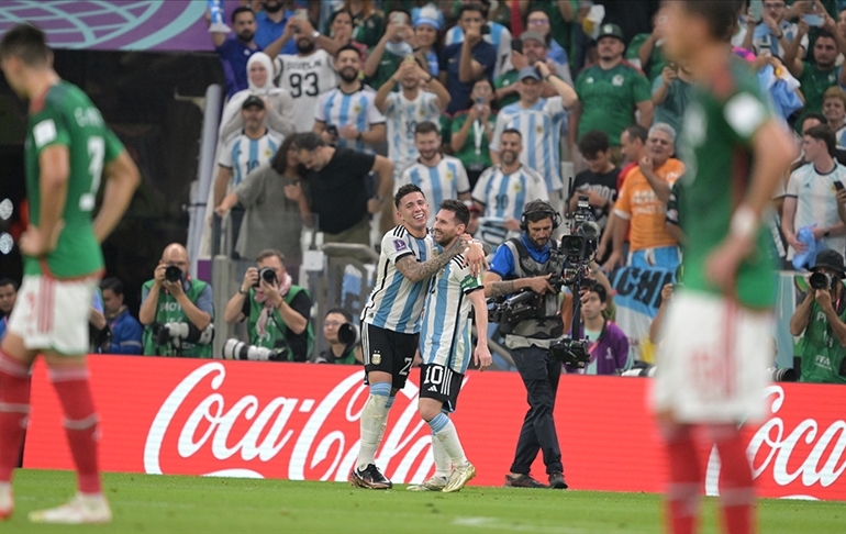Arjantin’in Meksika’yı devirdiği kader maçında Messi sahneye çıktı