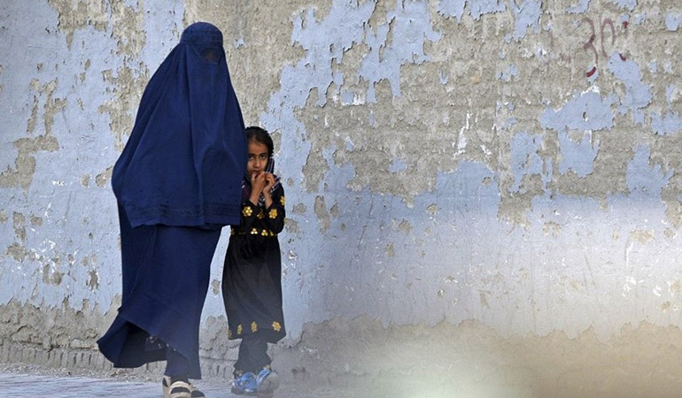 Taliban üniversiteden sonra ilkokulu da yasakladı