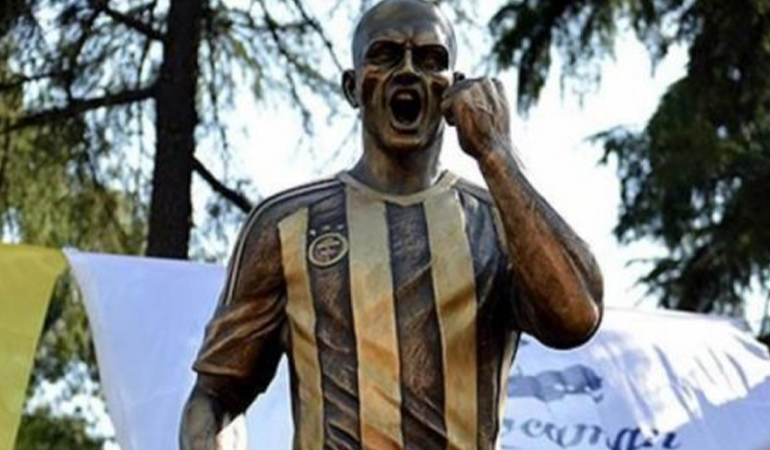 Alex de Souza’nın heykeli kaldırılacak mı?