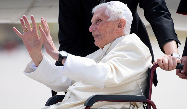 Vatikan: Eski Papa Benedict’in durumu ciddi