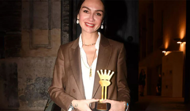 Birce Akalay’ı sinirlendiren ‘ödül’ sorusu