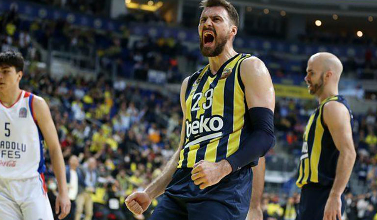 Fenerbahçe Beko – Anadolu Efes derbisi nefes kesti!