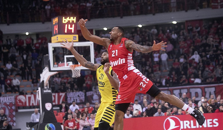 Fenerbahçe Beko Olympiakos’a farklı yenildi
