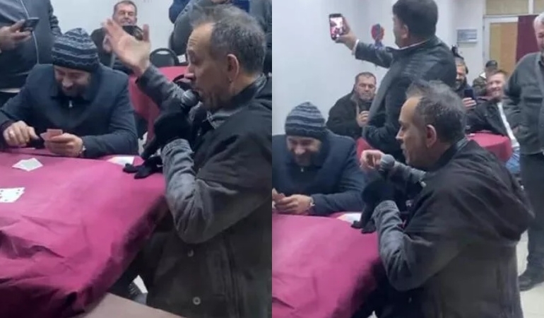 Haluk Levent’ten ilginç konser: Hem şarkı söyledi, hem kağıt oynadı