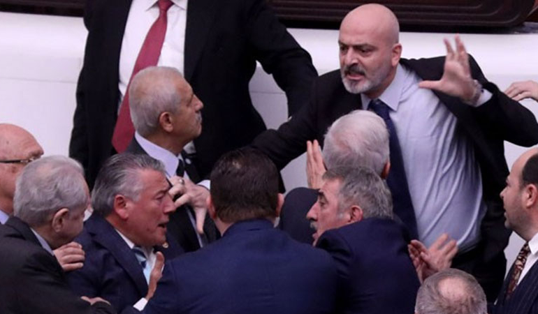 İYİ Parti’den yumruklu kavga kararı