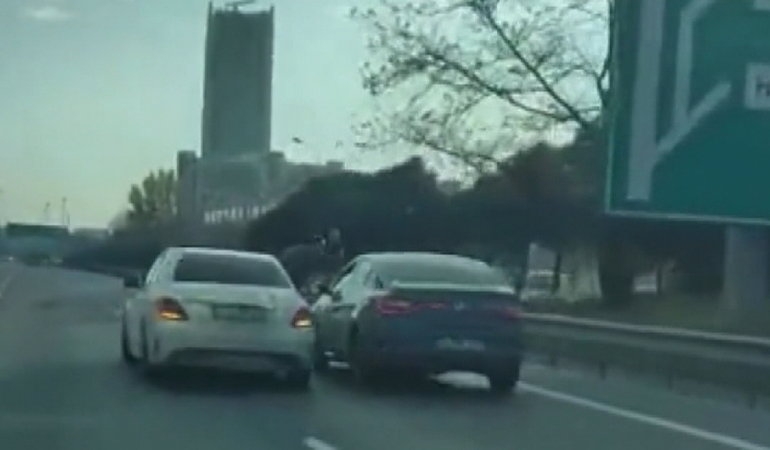 Trafikte akıl almaz magandalık