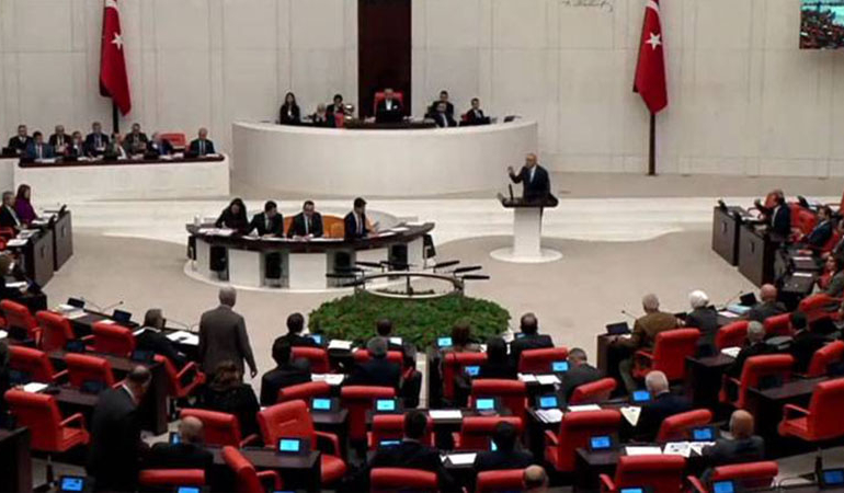 Meclis’te ‘yumruklu kavga’ gerginliği