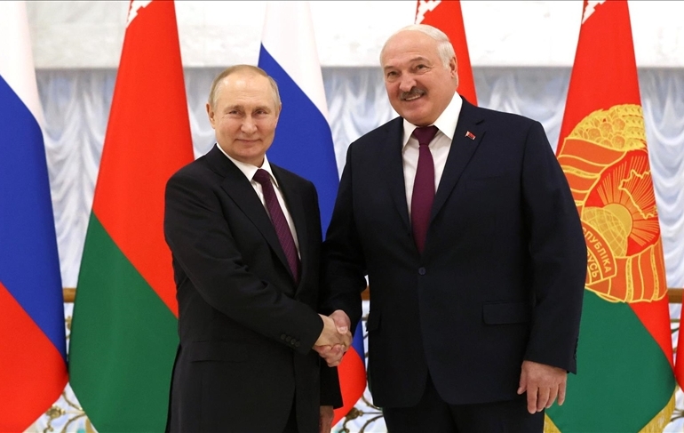 Lukaşenko: S-400 ve İskender sistemini bugün devreye soktuk