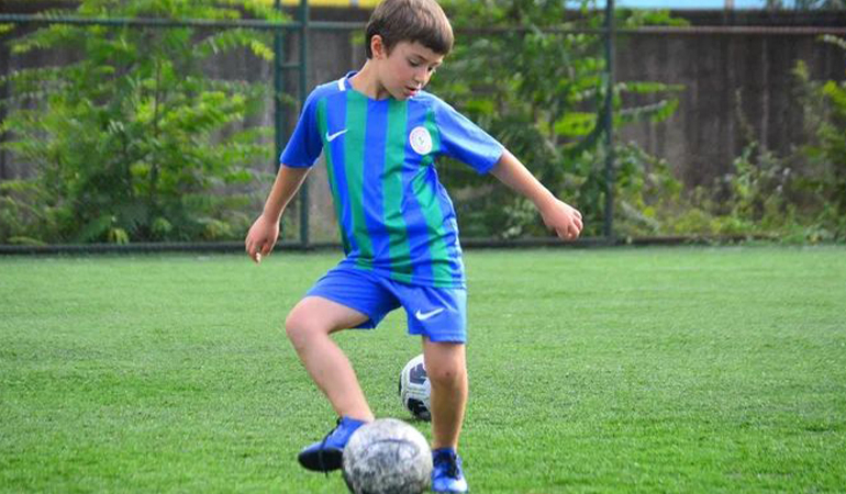 Kale direği üzerine devrildi: Rizesporlu minik futbolcudan acı haber