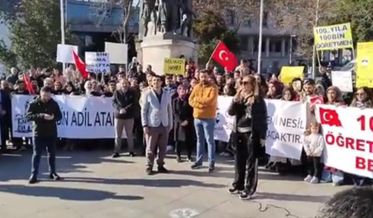 Öğretmen eyleminde konuşan Demet Akalın’a: Erdoğan’a söylersin