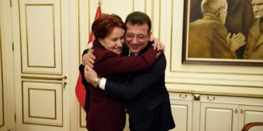 aksener-sarılma