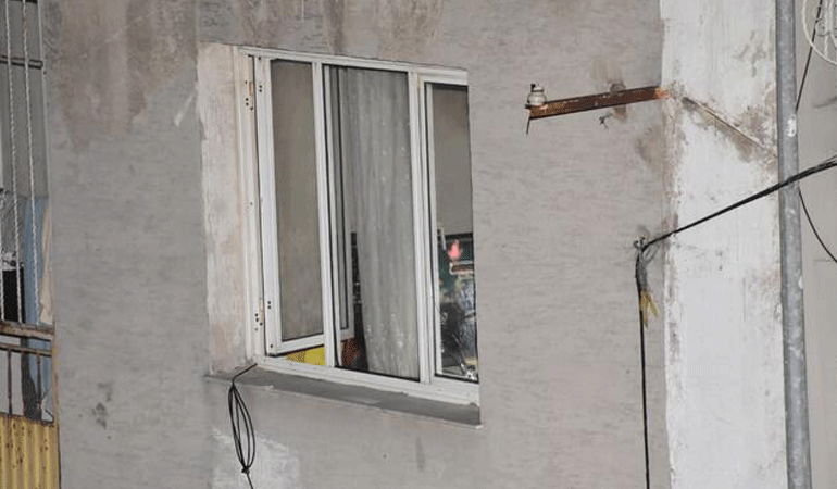 Camdan giren mermi ölümüne sebep oldu