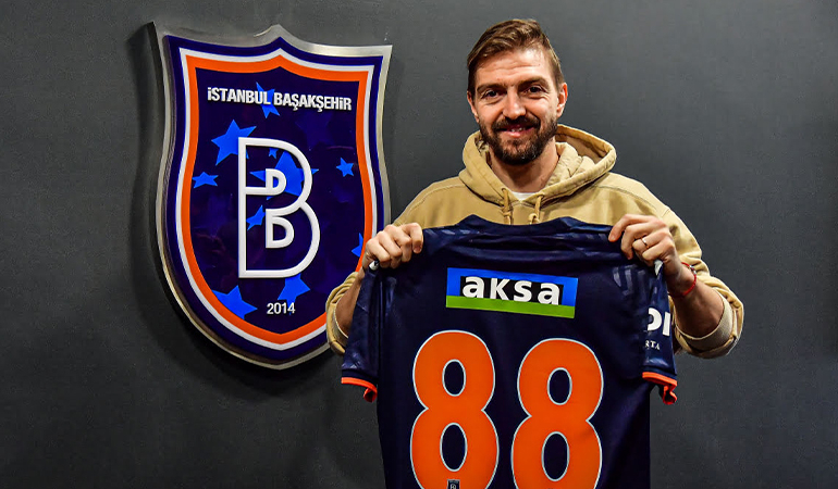 Caner Erkin resmen Başakşehir’de