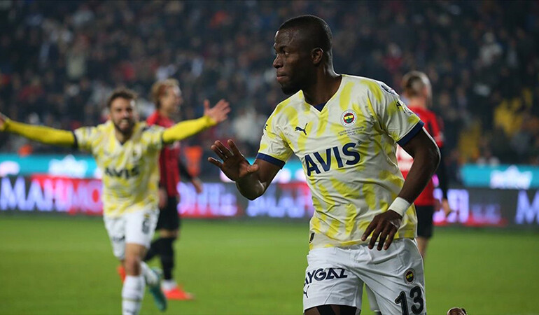 Fenerbahçe deplasmanda Gaziantep FK’yi 2 golle geçti