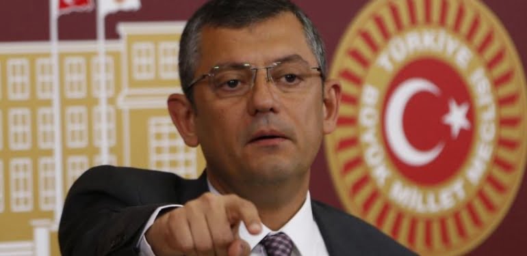 Özgür Özel: 104 amiralden özür dilenmeli