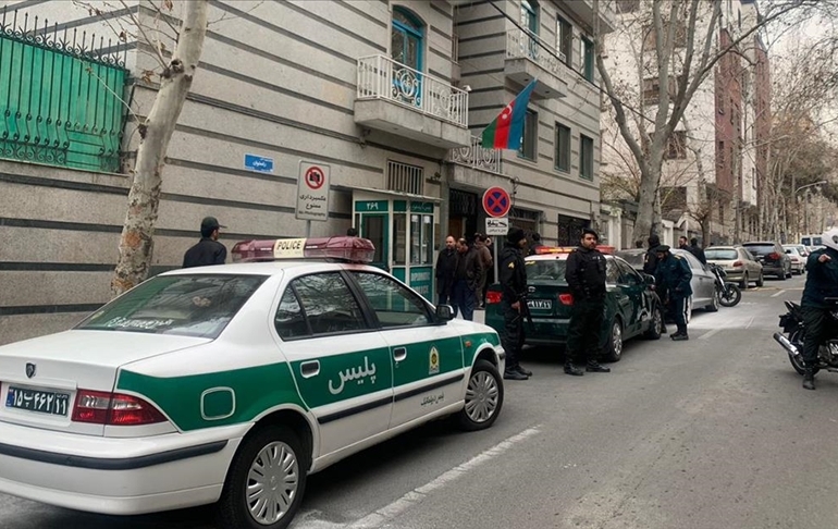 Tahran’daki Azerbaycan Büyükelçiliğine saldırı anı kamerada