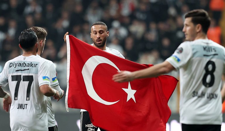 Beşiktaş, protestolara sahne olan maçtan üzgün ayrıldı