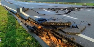 deprem-sonrasi-hatay-havalimani-yolunda-derin-catlaklar-olustu-1123327-5