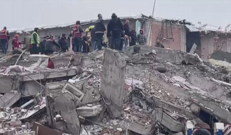 Enkaz altında kalanlarla dalga geçen kişi gözaltında